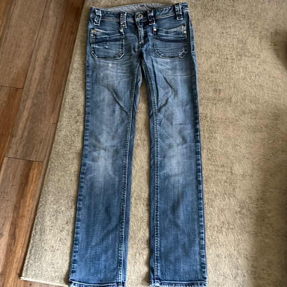 Ladies sz 26 Diesel jeans, have some nice natural fading to them-so cute on!